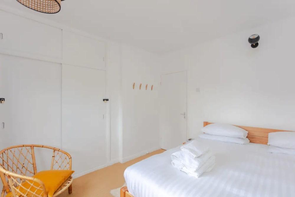 Cosy 2 Bedroom Apartment in Bethnal Green Near Victoria Park 1