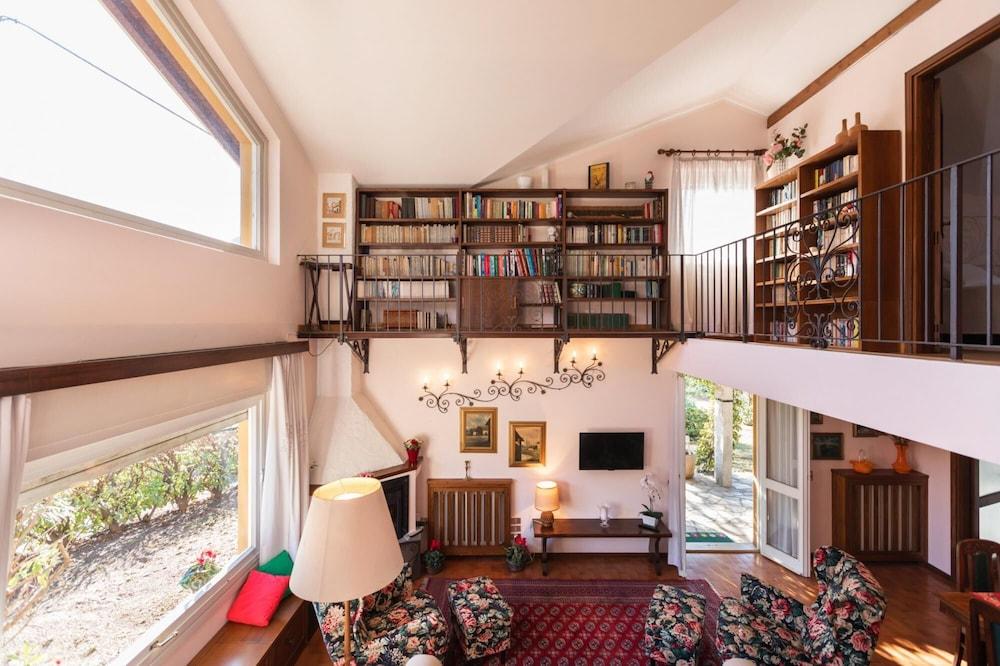 Maison Jaune by Wonderful Italy