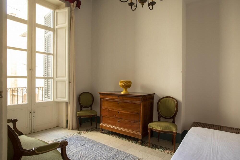 Liberty Apartment Near Santa Cecilia Theatre 2