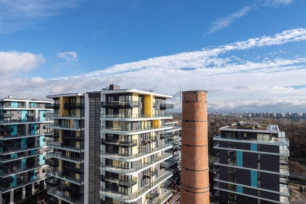 Waterfront City Apartments by Urbanrent