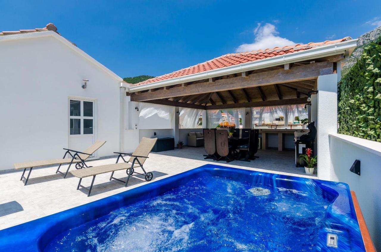 Hacienda Apartment