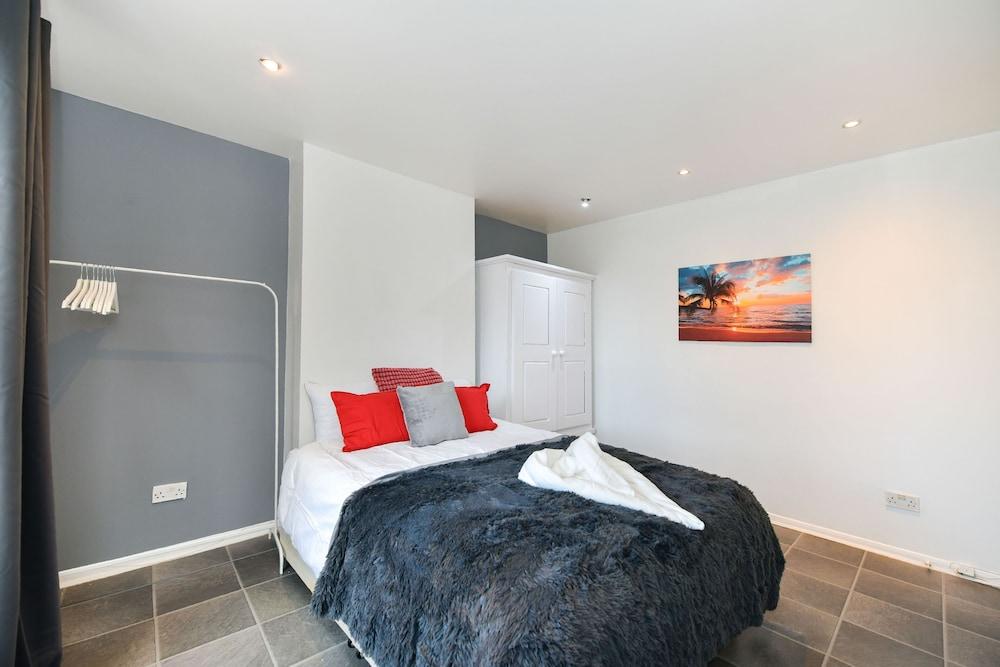 Impeccable 4-Bed House in Brixton, London 1