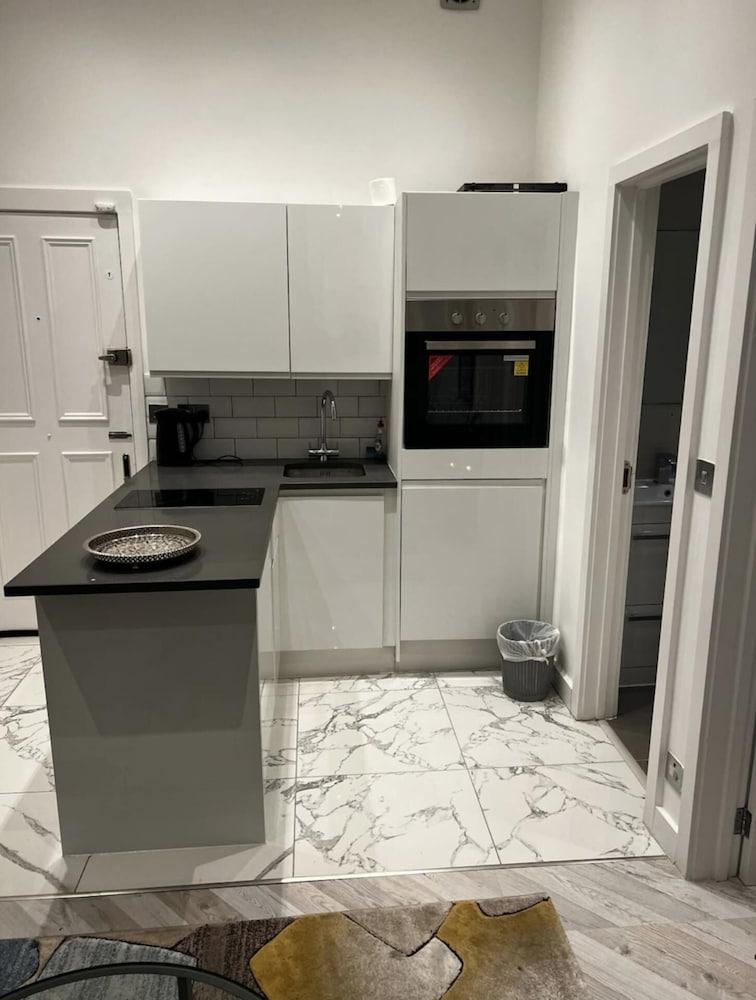 Immaculate 1-Bed Apartment in the Heart of Chelsea 2