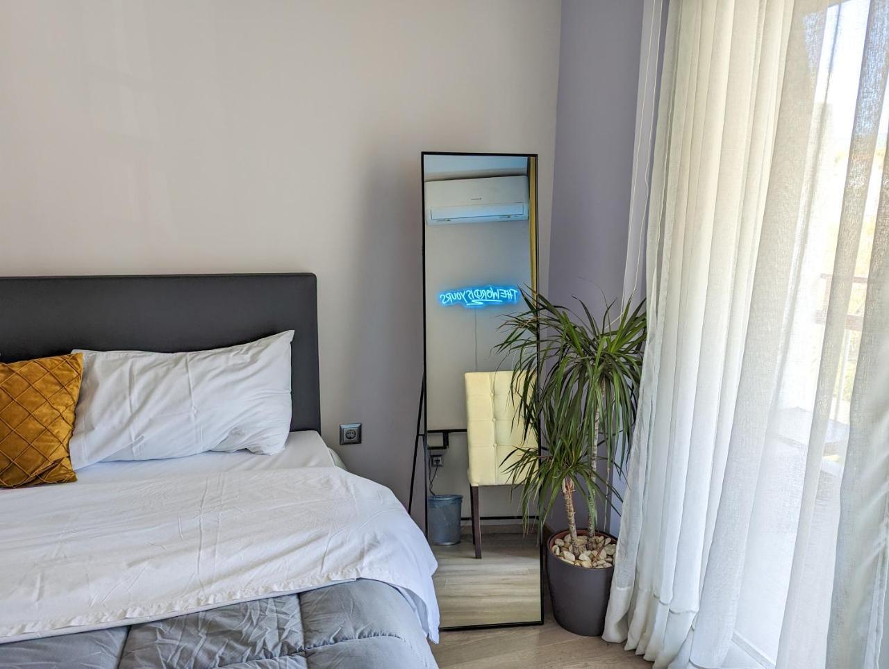 Luxury Suites with King-Sized Bed 2