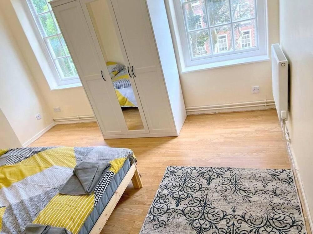 2-Bed Apartment in Central London Off Edgware Rd 1