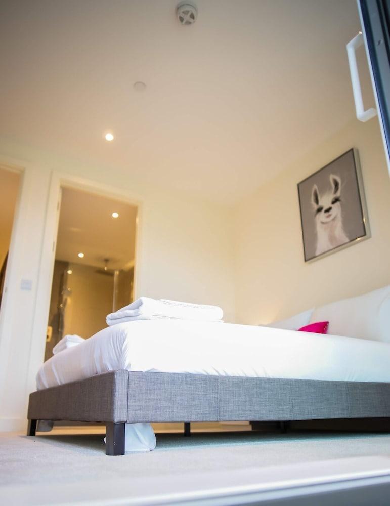 Immaculate 2-Bed Apartment in London 1