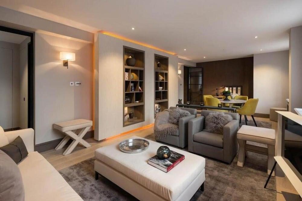 4-Bedroom Apartment in the Heart of Chelsea 1