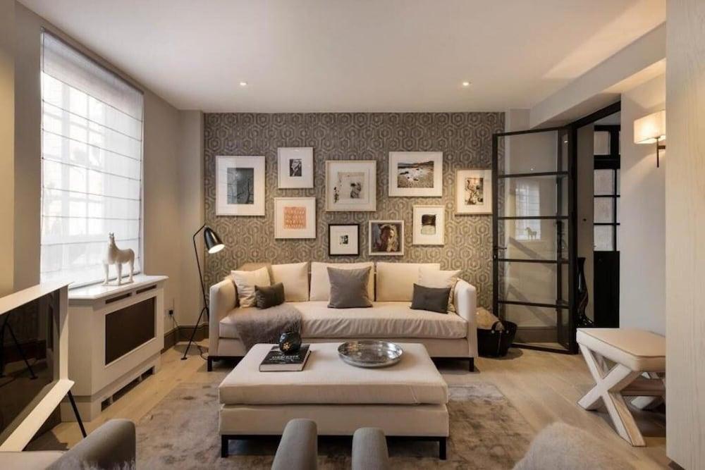 4-Bedroom Apartment in the Heart of Chelsea 2