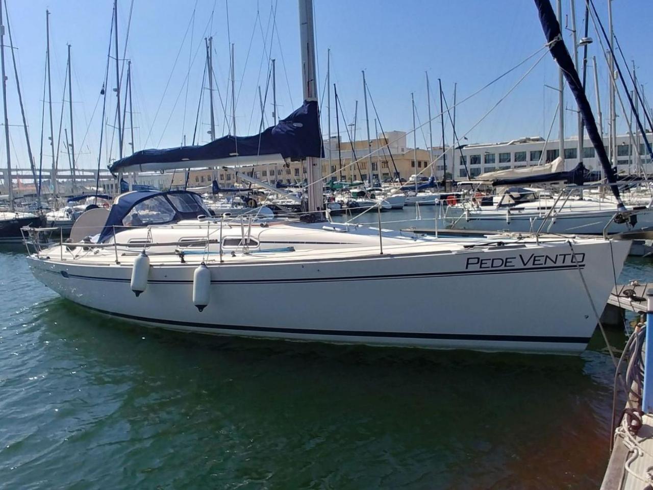 Be Local - Sleep Aboard a Sailing Boat in Lisbon