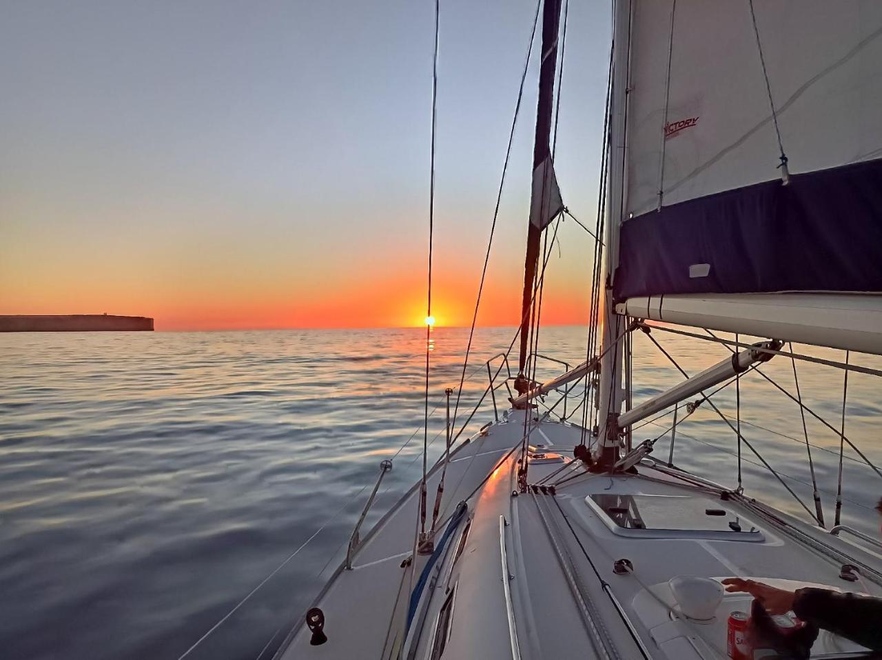 Be Local - Sleep Aboard a Sailing Boat in Lisbon 2