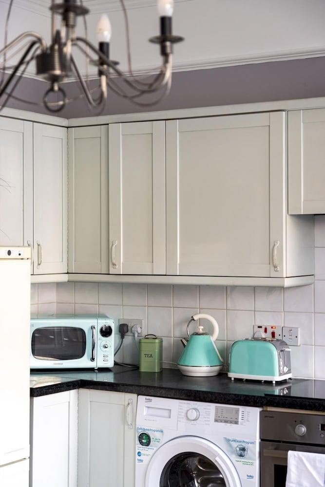 1-Bedroom Modern Flat in Maida Vale 2
