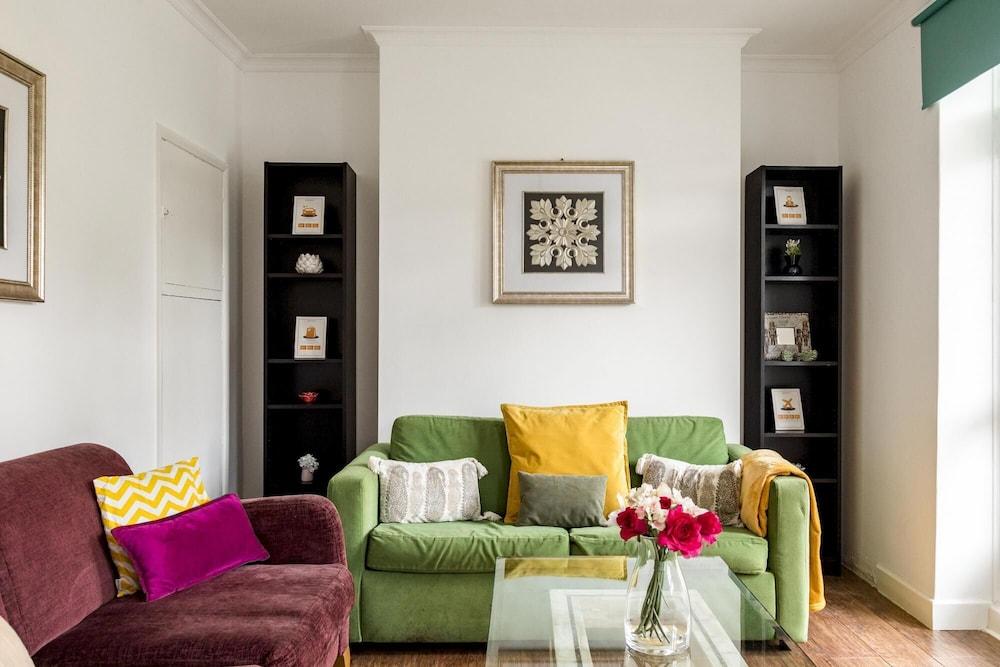 3-Bedroom Apartment in Kensington 1