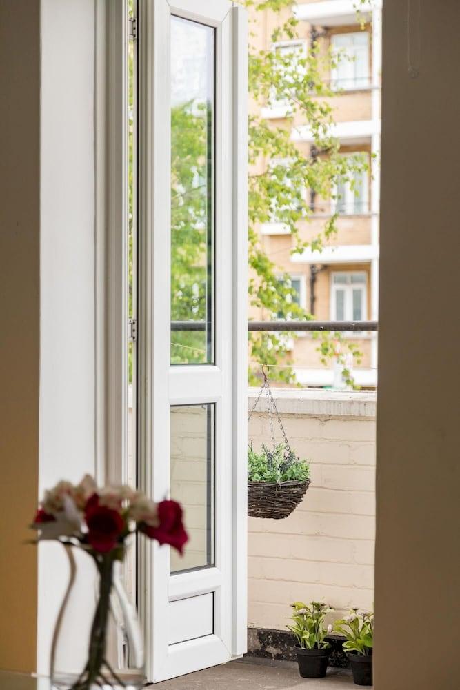 3-Bedroom Apartment in Kensington 2