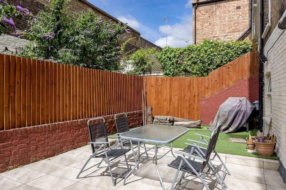 Baker Street Regent Park 3-Bedrooms Garden Flat 2