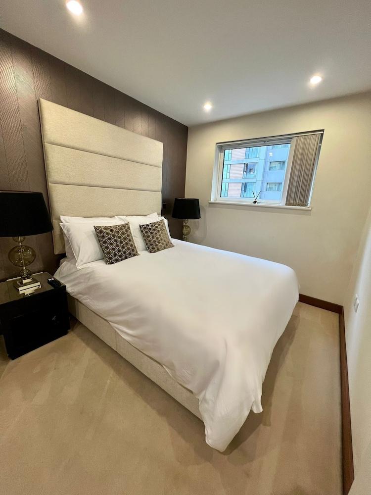 Londwell - Luxury Chelsea Apartment with Balcony 1