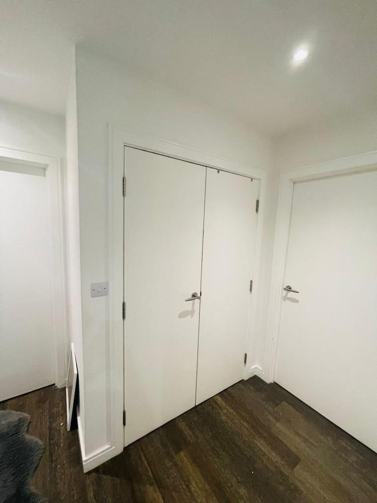 Inviting 2-Bed Apartment in London 2