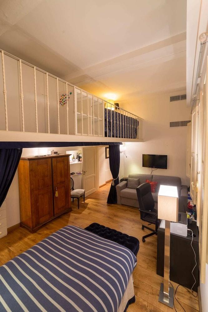 Ognissanti Suites - Hosted by Sweetstay 1