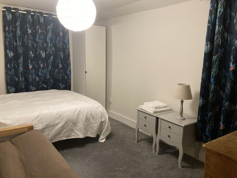 Beautiful 1-Bed Studio in London 1