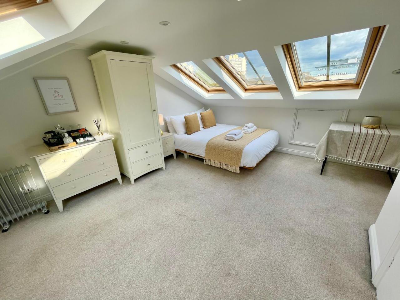 Bright Quiet Loft Room Ensuite Serene Clapham Area 2