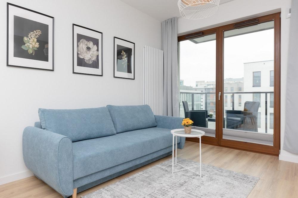 Warsaw Apartment Postepu by Renters