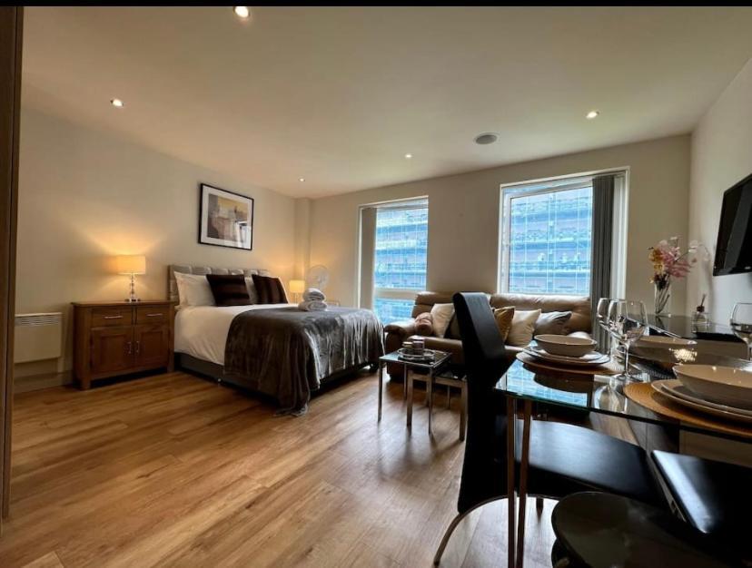 Comfortable Studio in the Chelsea Harbour, London 1