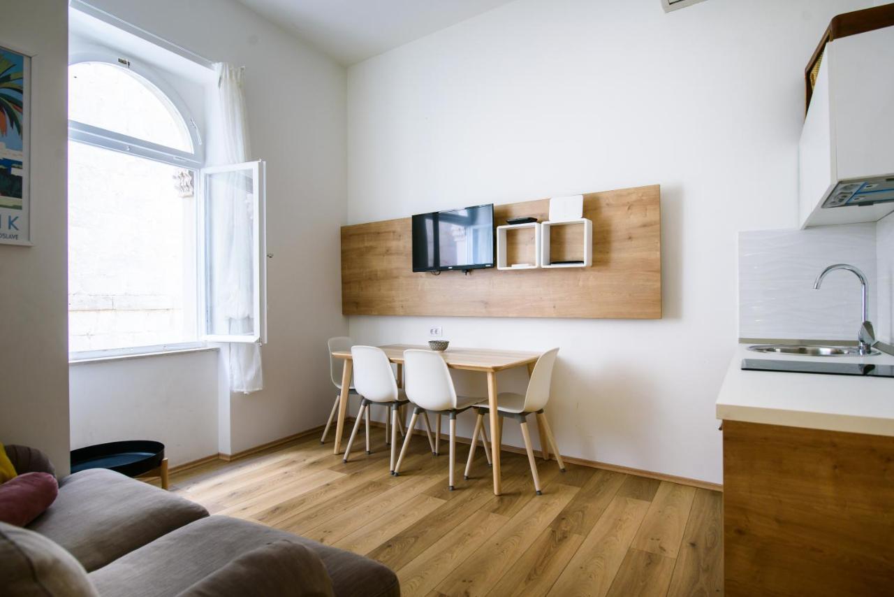 Street Buzz Old Town Apartment by Duhomes 1
