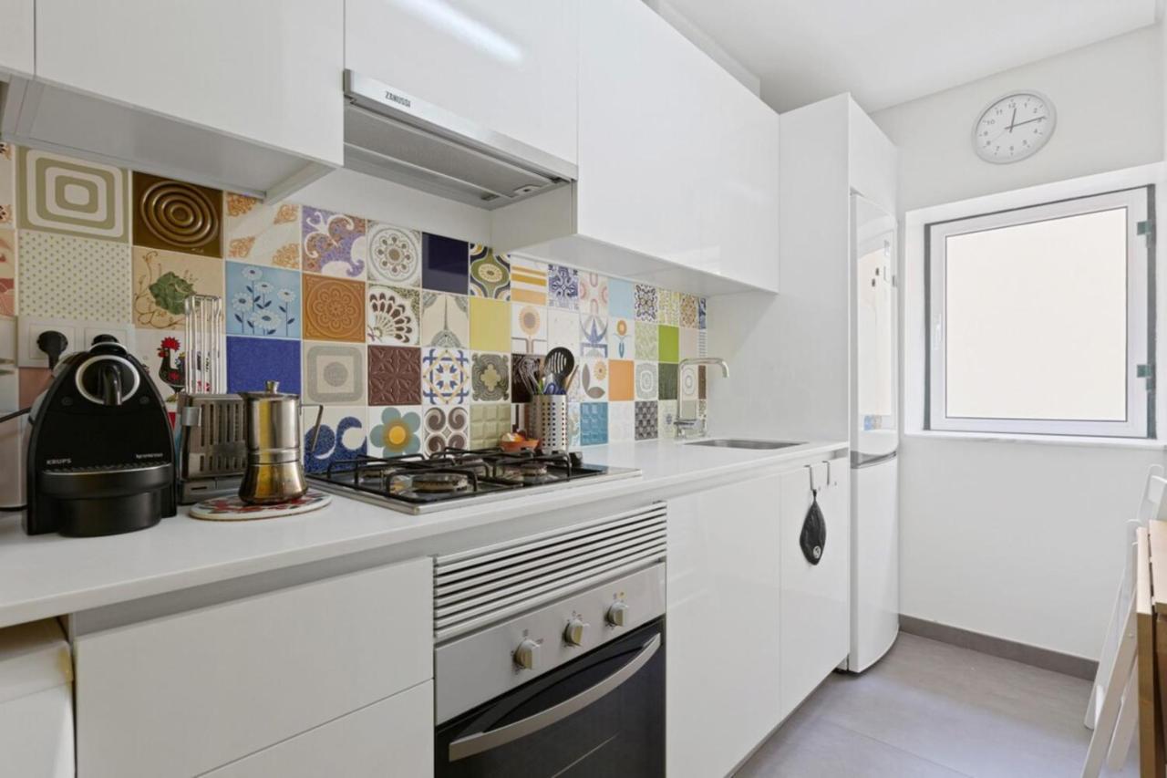 Stunning 1 Bedroom Apartment Near Alfama 2