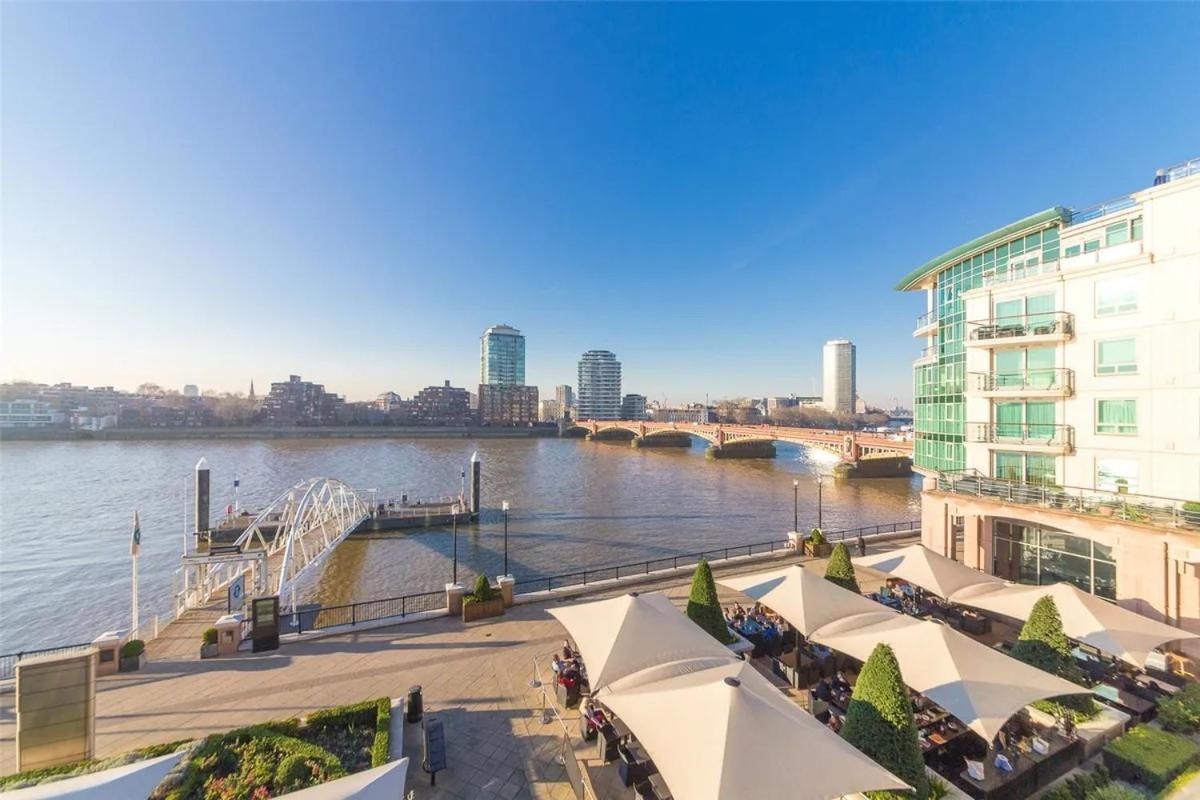 Panoramic Riverside Facing - 2 Bed - 2 Bath - 2 Balconies - in London Nine Elms