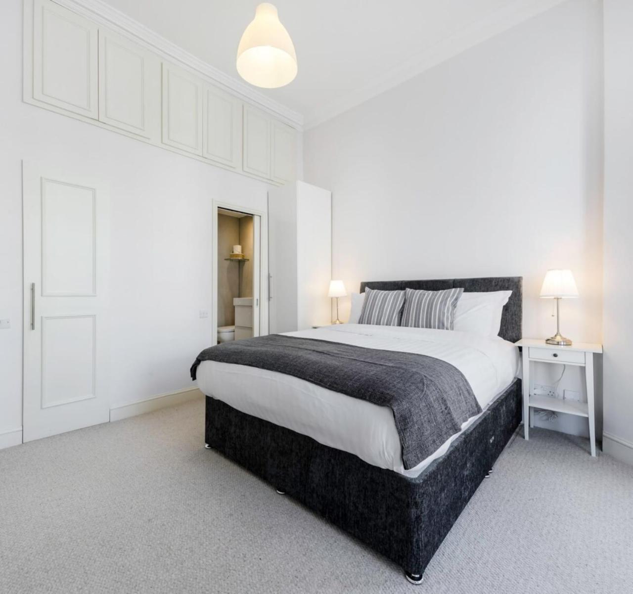 Elegant Earl's Court 2 Bedroom Flat Just 4 Minutes From Tube 2