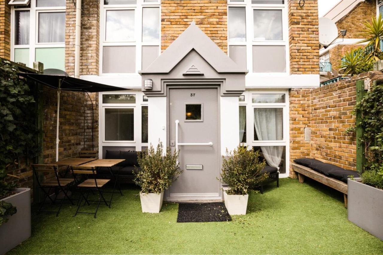 Homely 4 Bedroom House in Brixton 1