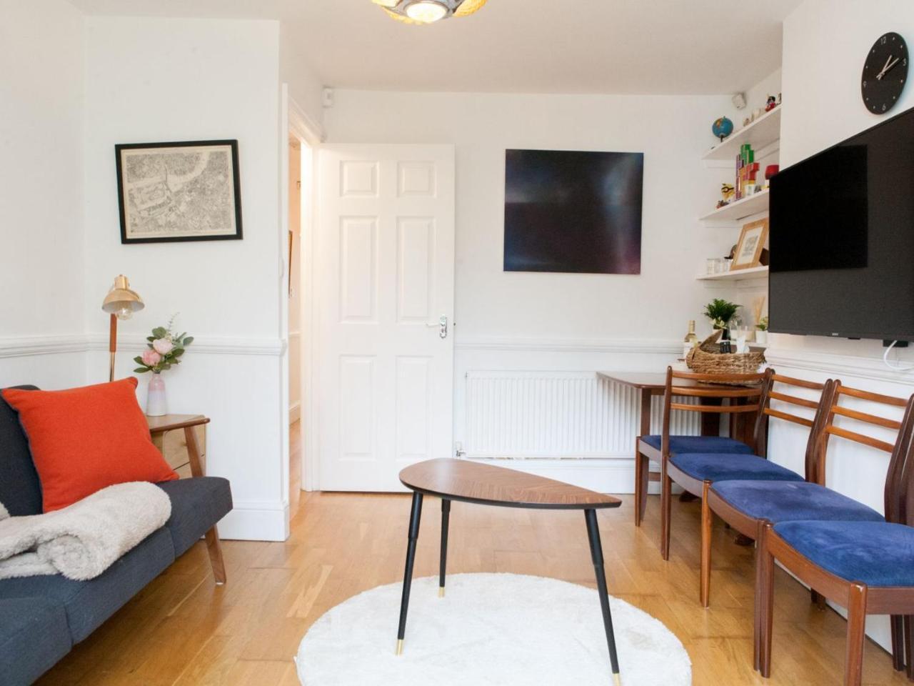 Pass the Keys Garden Apartment in Stockwell 1