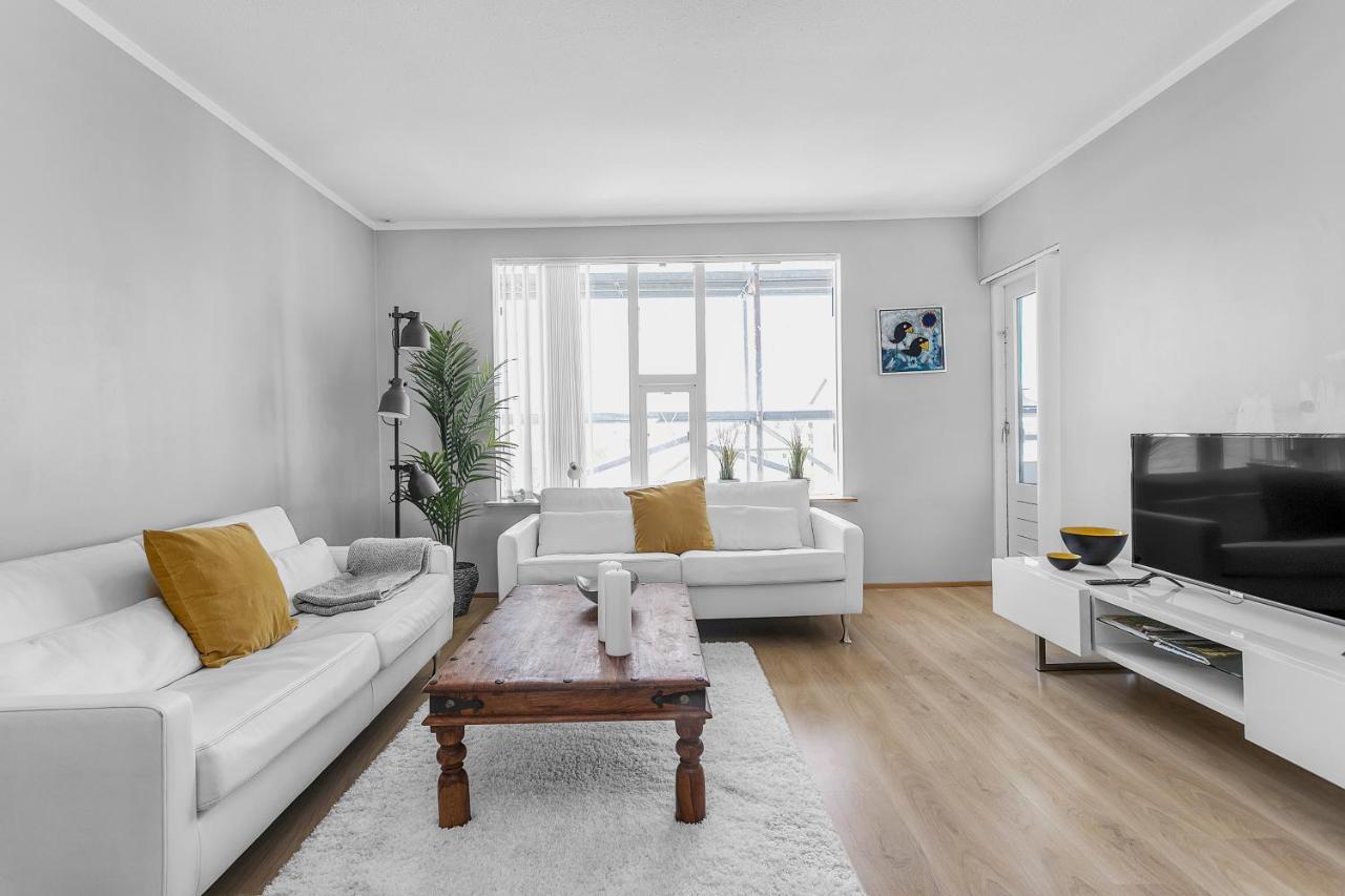 Charming, 2 Bedroom Seaside Apartment 2