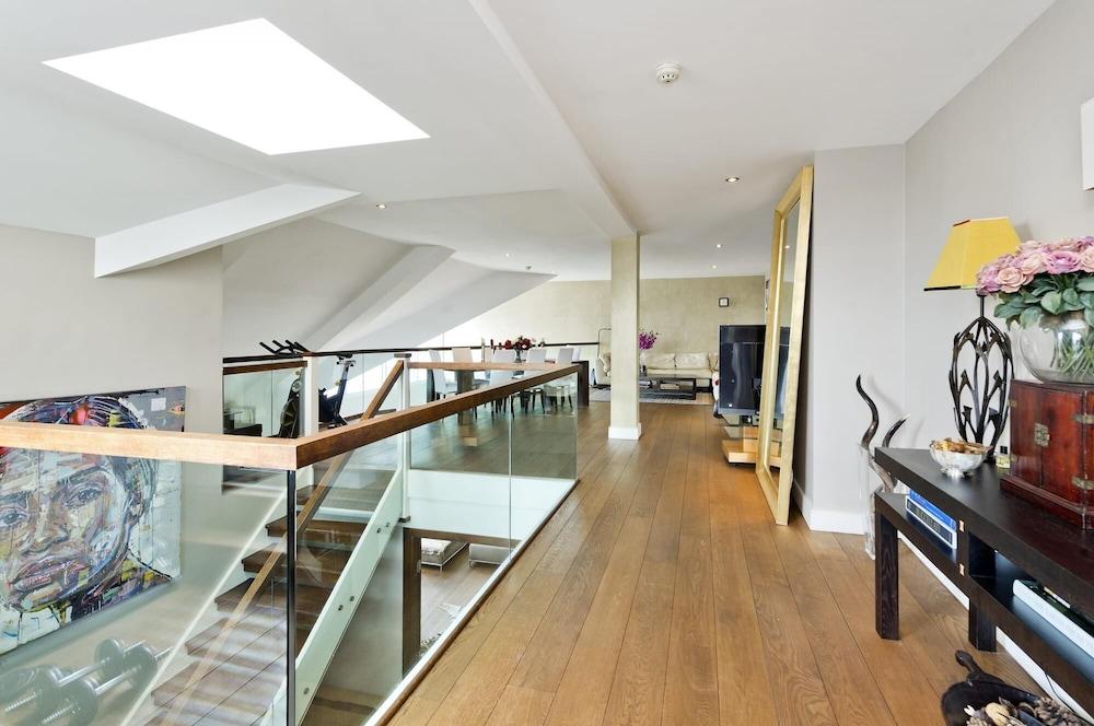 Luxury 4 Bedroom Penthouse in Beautiful Battersea 1