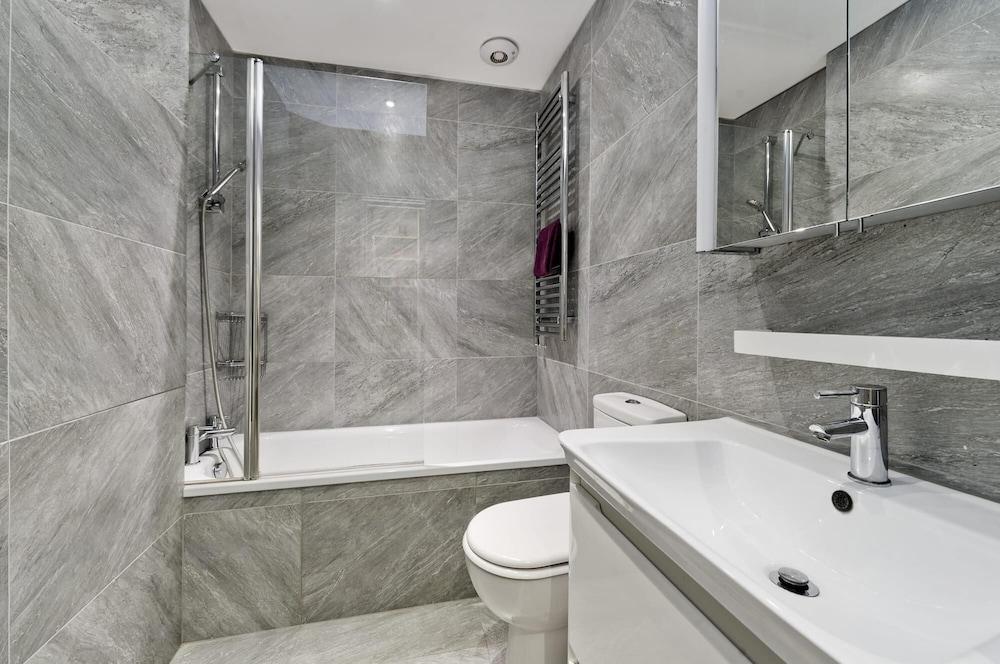 Elegant Stylish 2 Bedroom Basement Flat Notting Hill 1