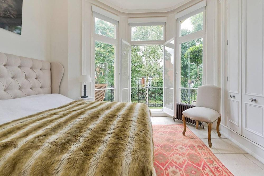 Stunning 2-Bed Chelsea Apt 1