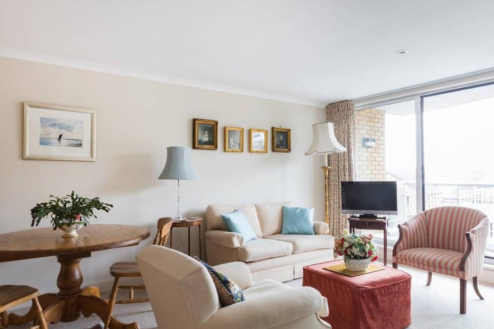 Bright Traditional 1bed Battersea Riverside Apt 1