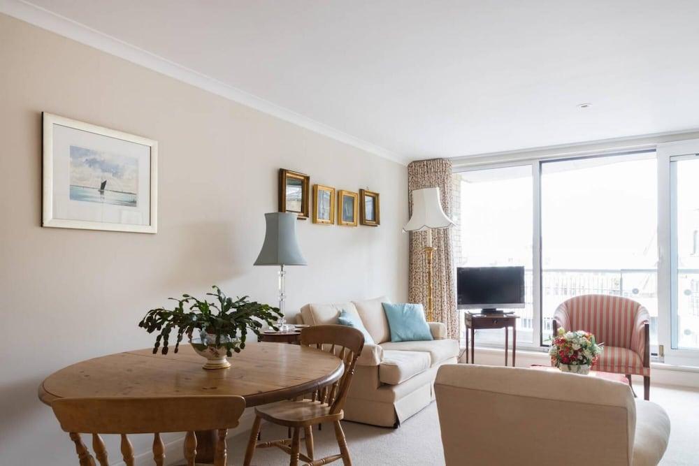 Bright Traditional 1bed Battersea Riverside Apt 2