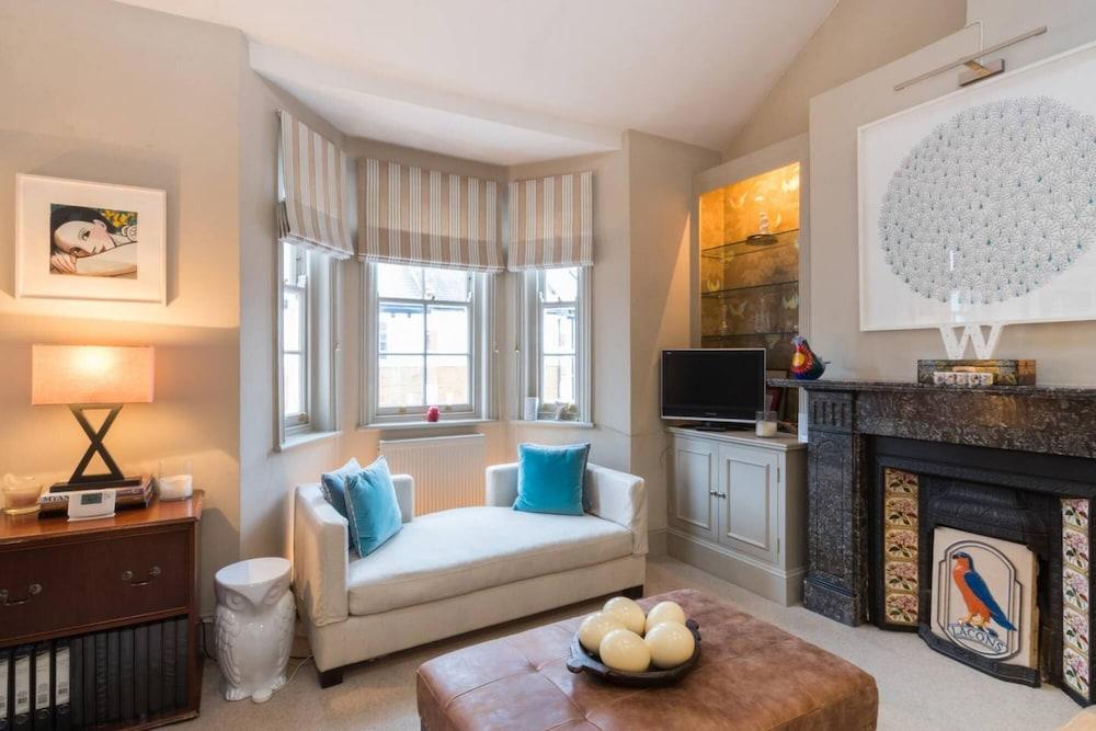 Marvellous 1 Bed Fulham Apt W Terrace