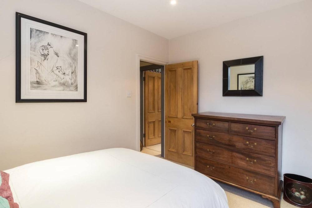 Marvellous 1 Bed Fulham Apt W Terrace 2