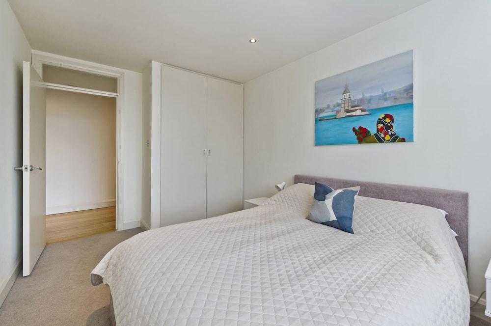Fantastic Bright 1 Bedroom Apartment on Queensway Bayswater 2