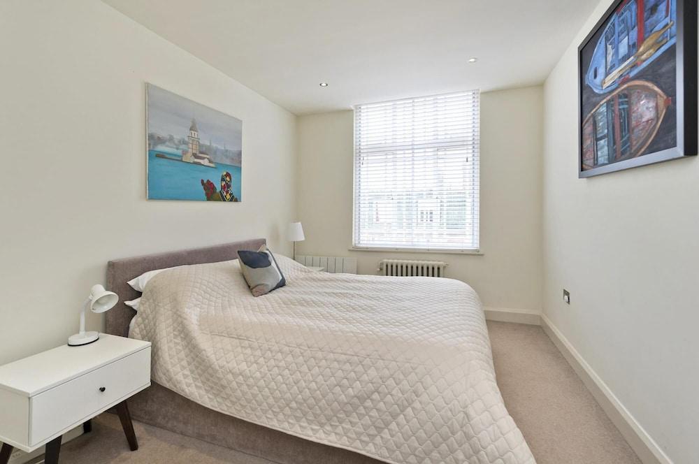 Fantastic Bright 1 Bedroom Apartment on Queensway Bayswater