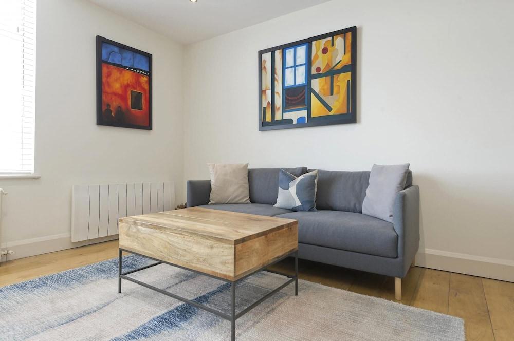 Fantastic Bright 1 Bedroom Apartment on Queensway Bayswater 1