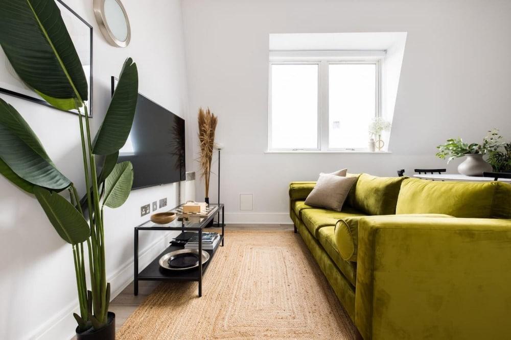 The Camberwell Loft - Captivating 2bdr Flat