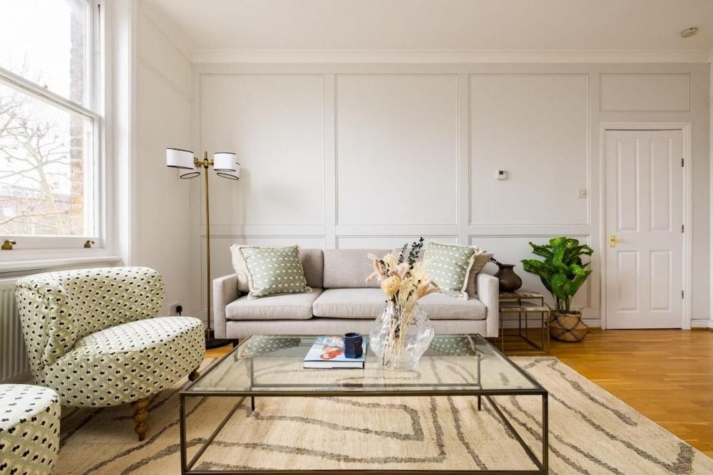 The Camden Crib - Glamorous 3bdr Flat with Study Room