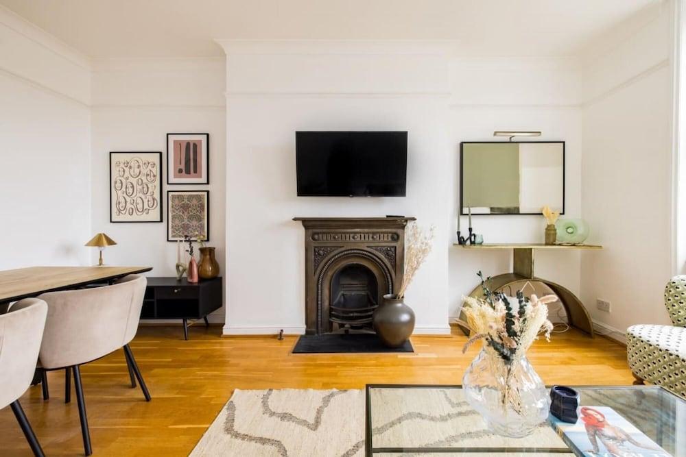 The Camden Crib - Glamorous 3bdr Flat with Study Room 1