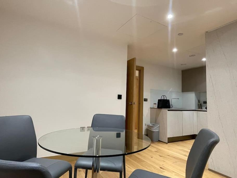 Luxury 2 Bedroom Apartment in Central London 1