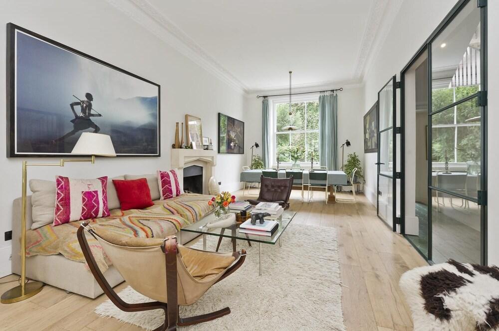 Gorgeous Stylish Interior Designed 5 Bed Home in Holland Park - Superb Location 1