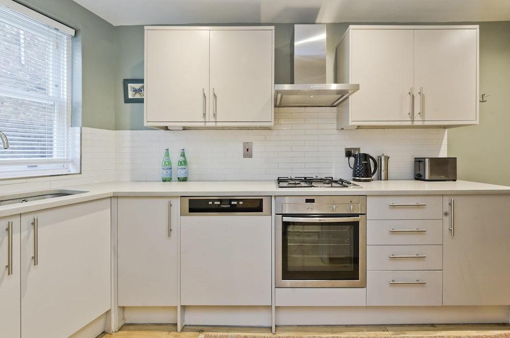 Sweet Marble Arch 2 Bedroom Mews House 2