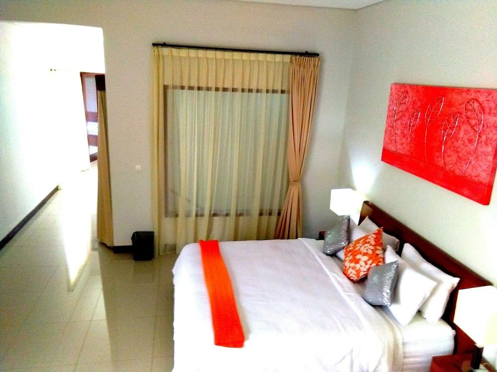 Gathering with 5 Bedroom Center House Villa