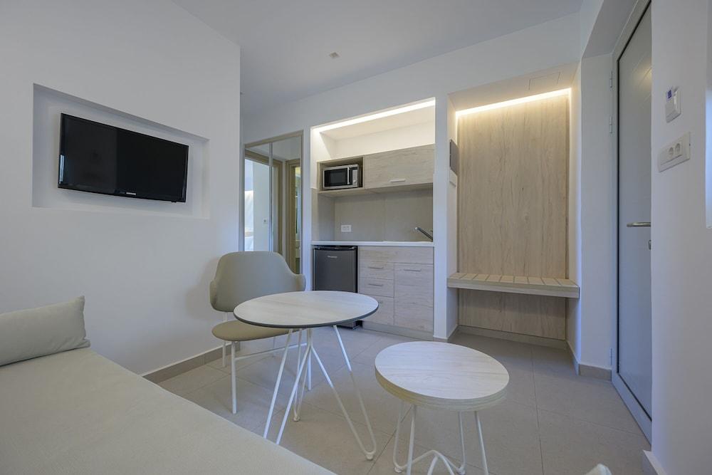 Mythos Suites Hotel